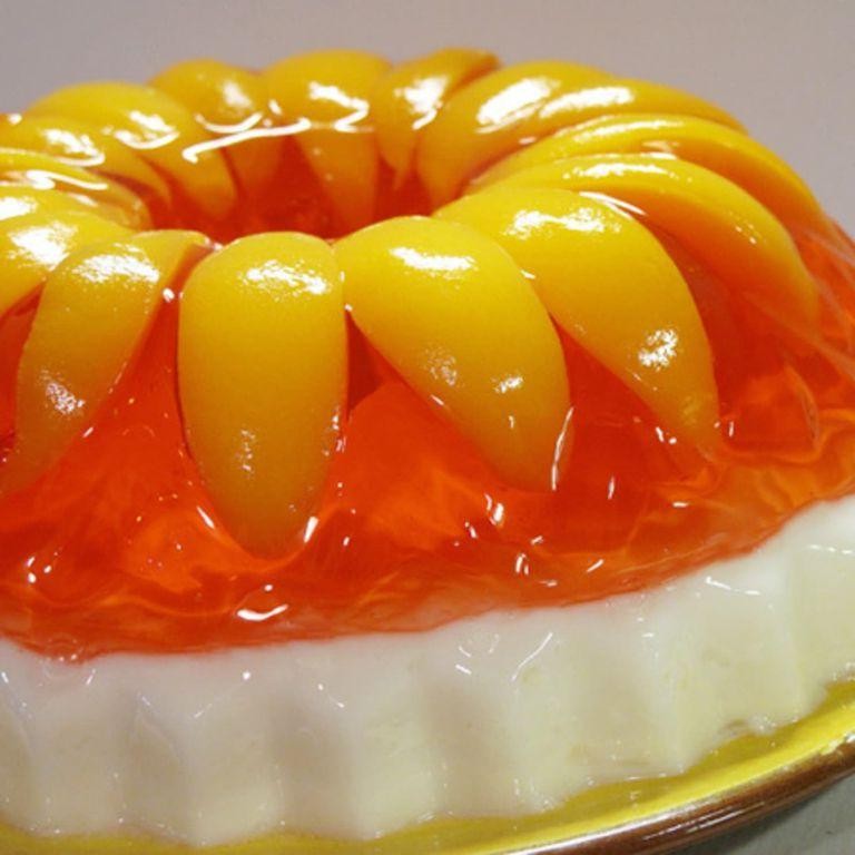 Peach Jello with Peach Slices