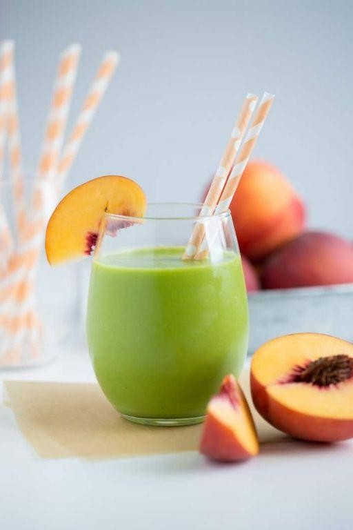 Peach and Spinach Green Smoothie