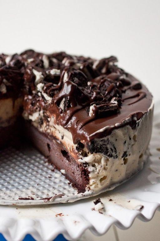 Peanut Butter Cookies and Cream Ice Cream Cake