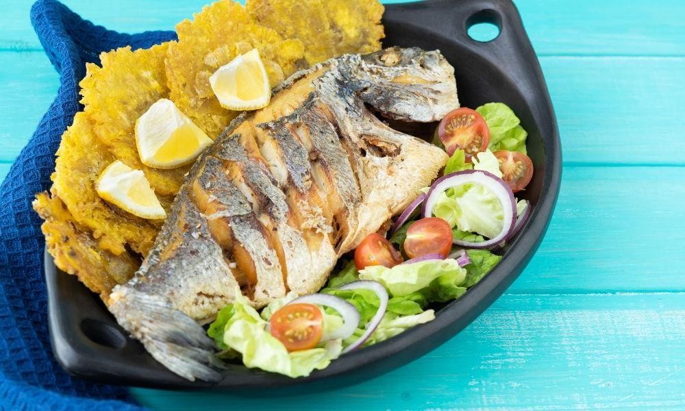 Pescado Frito con Patacones