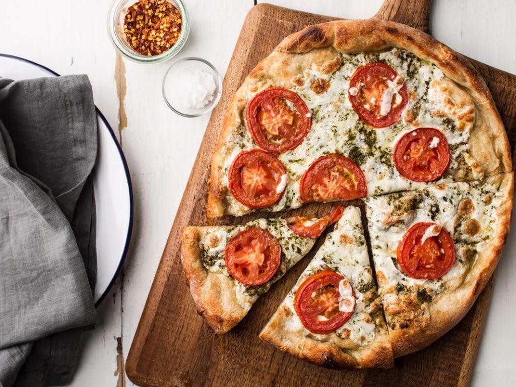 Pesto and Tomato Pizza