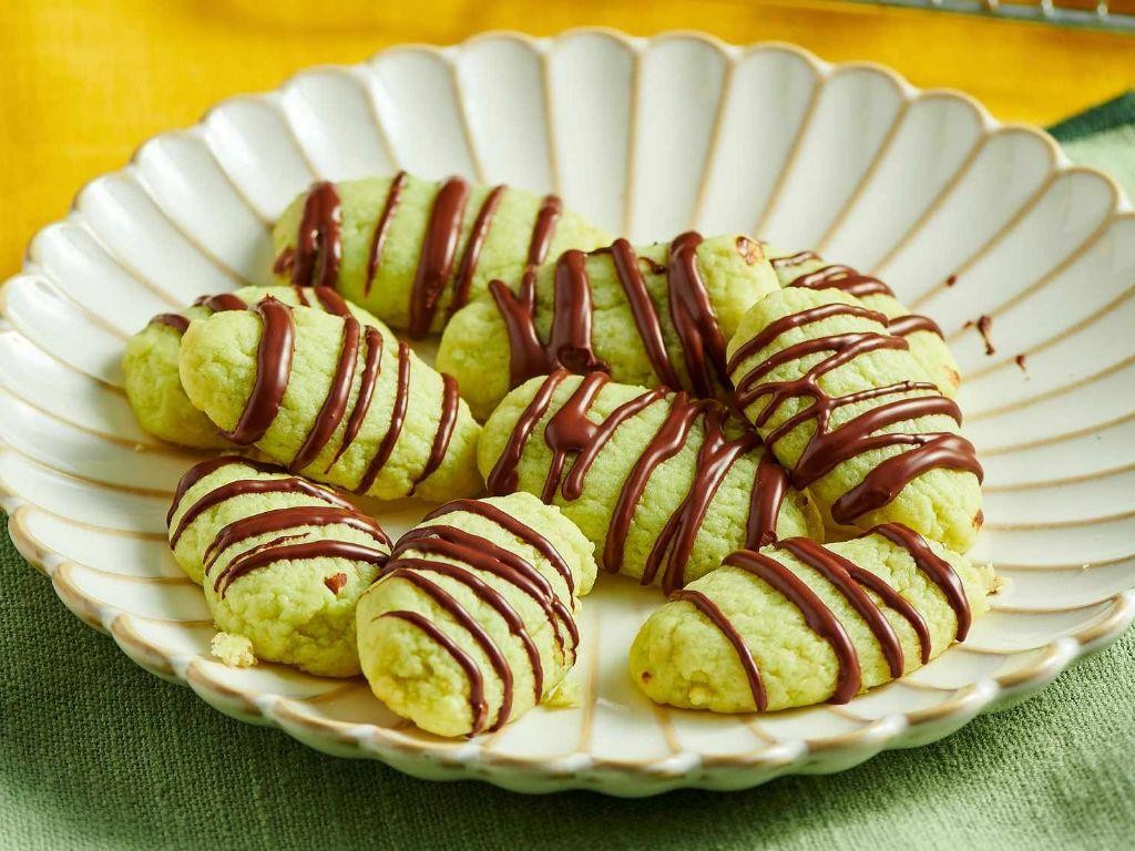 Pistachio Crusted Ladyfinger Cookies