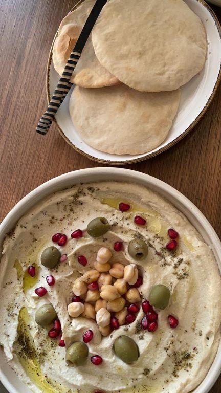 Pita Bread with Hummus