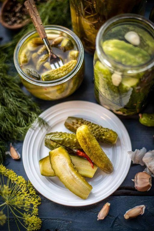 Polish Dill Pickles with Horseradish