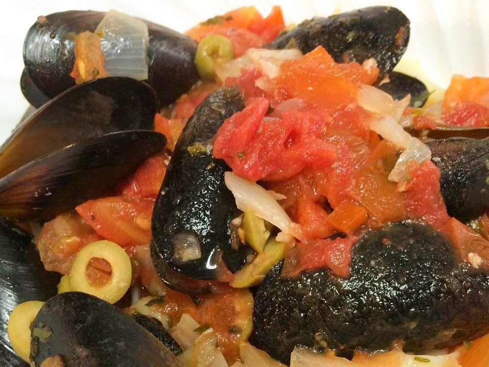 Provencal Mussels with Tomatoes and Olives