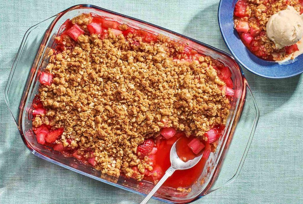Quick Oats Strawberry Rhubarb Crisp