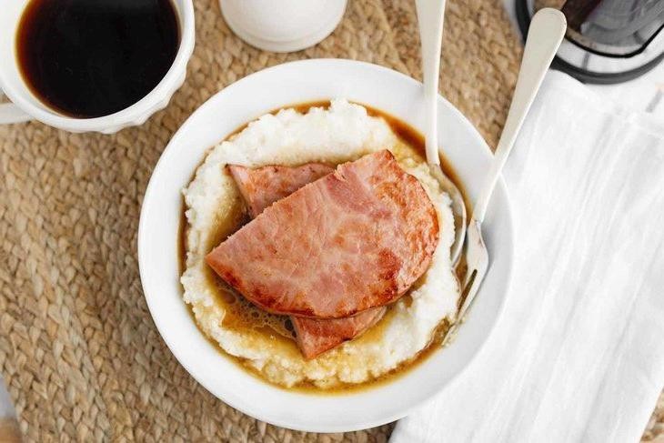Red-Eye Gravy Over Grits