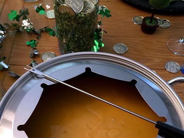 Rich Dubliner Cheese Fondue