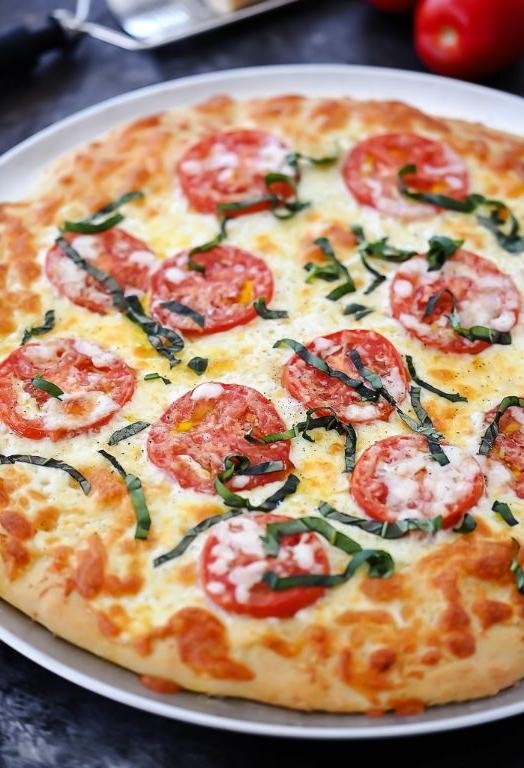 Roma Tomato Pizza Margherita