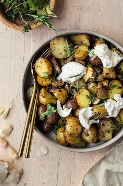 Romertopf Garlic and Herb Roasted Potatoes