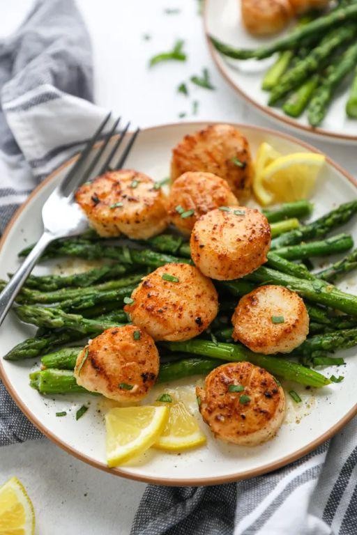 Seared Scallops with Asparagus and Lemon Butter Sauce