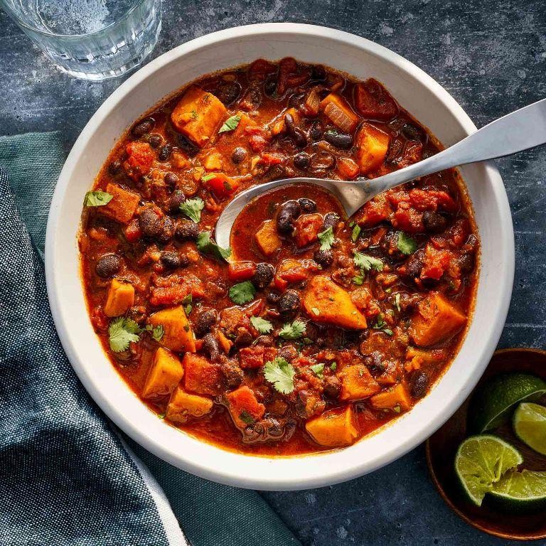 Serotonin-Boosting Sweet Potato and Black Bean Chili