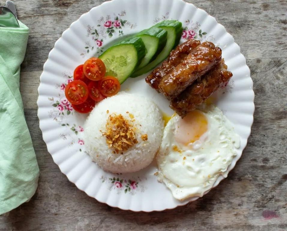 Skinless Longanisa and Spinach Salad
