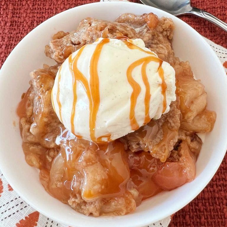 Slow Cooker Apple Cobbler