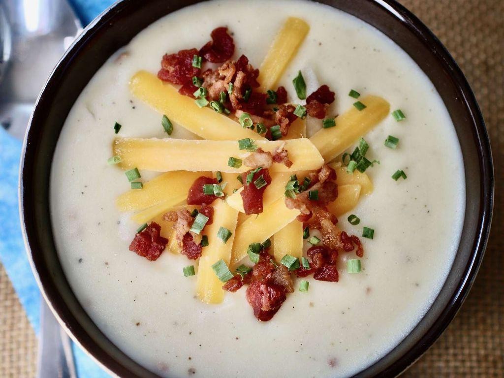 Slow Cooker Baked Potato Soup with Turkey Bacon