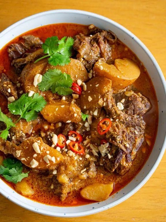 Slow Cooker Beef Massaman Curry