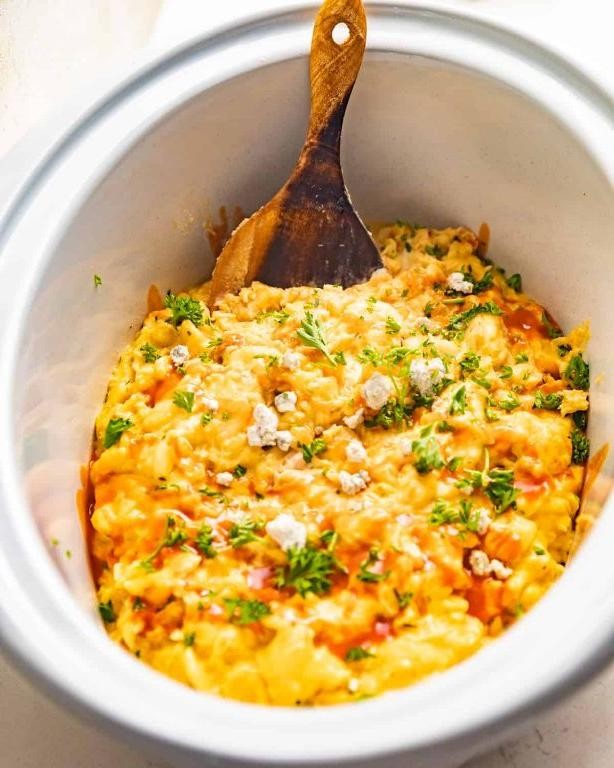 Slow Cooker Buffalo Mac and Cheese