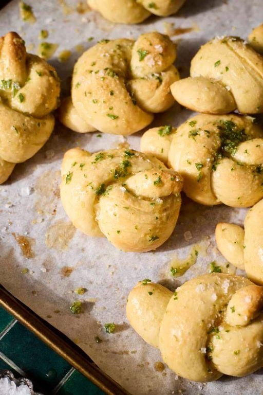 Sourdough Discard Garlic Knots