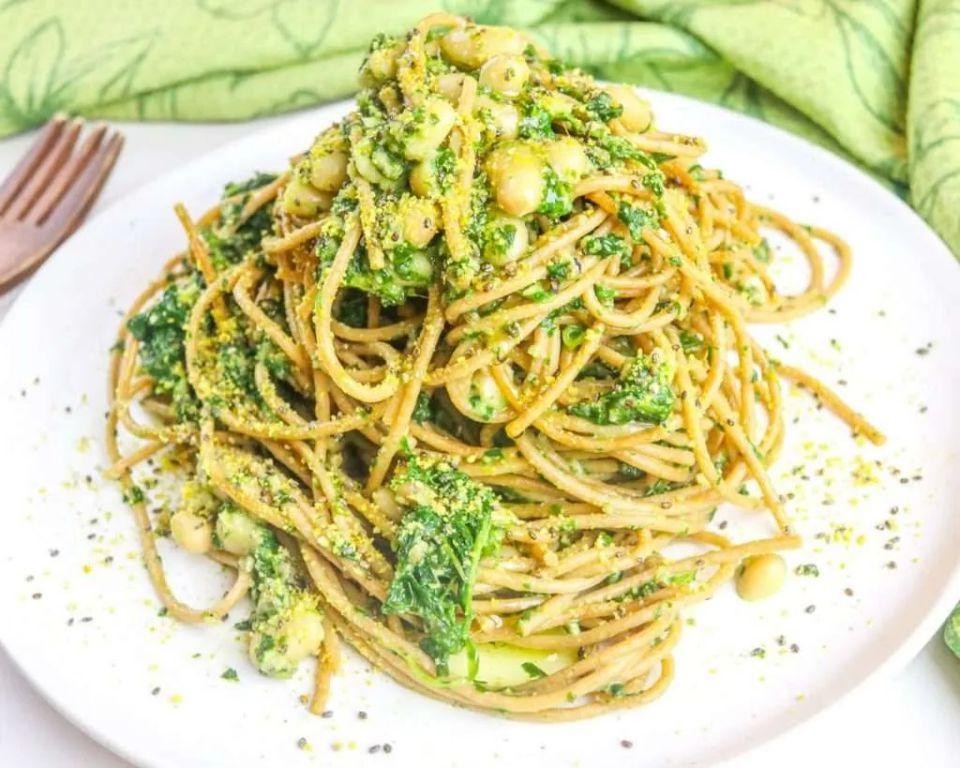 Spaghetti Aglio e Olio with Spinach