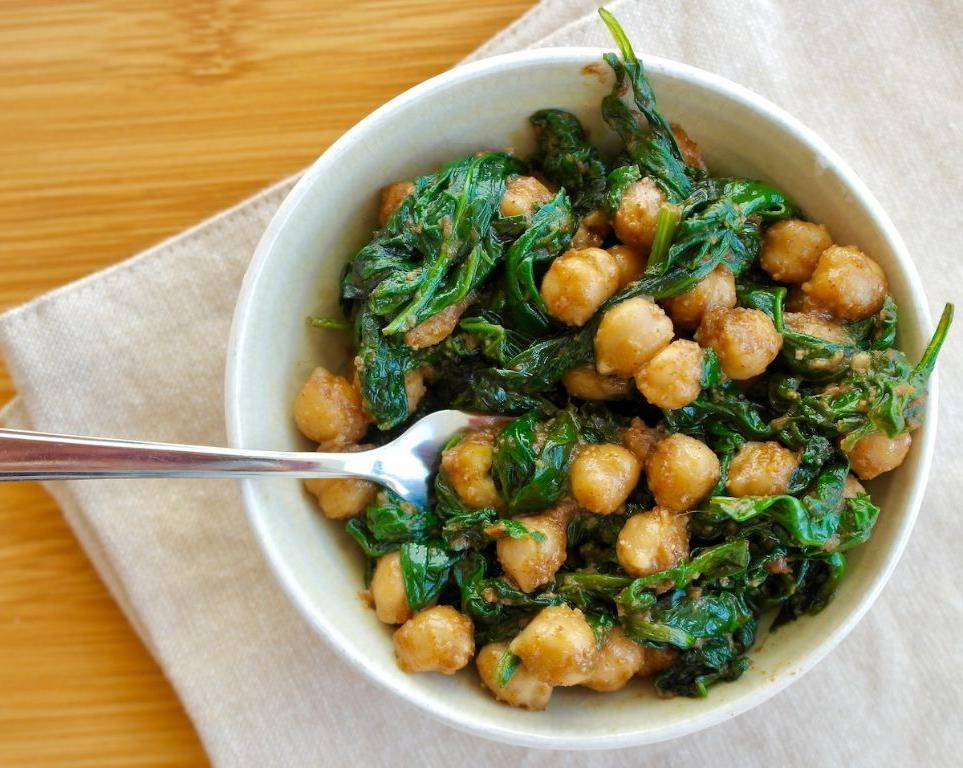 Spanish Chickpea and Spinach Salad