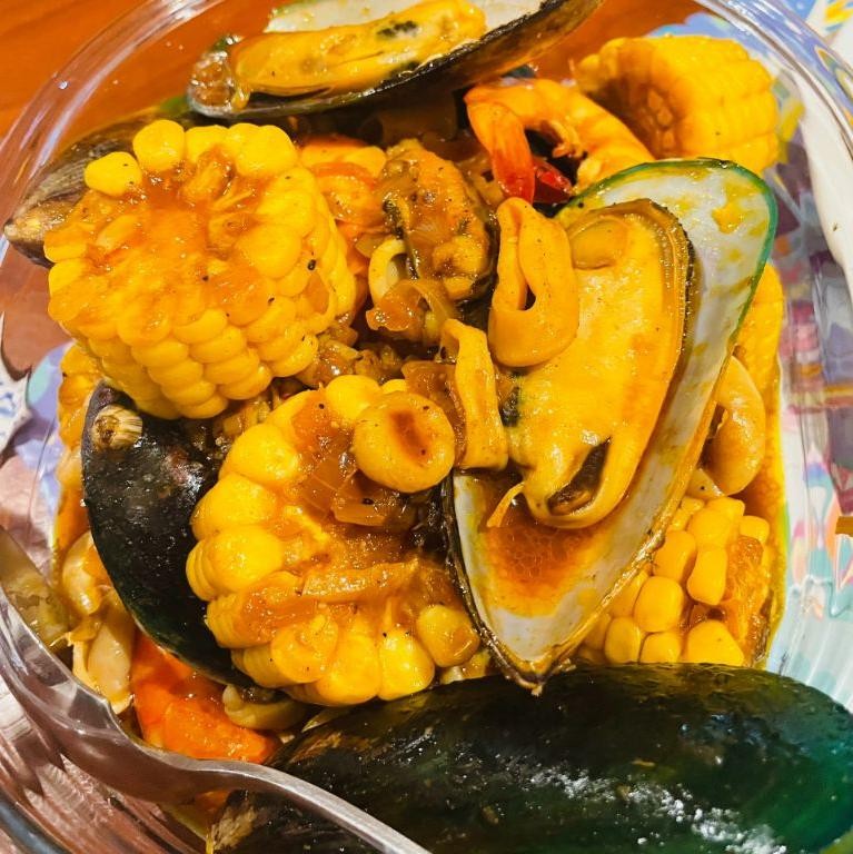 Spicy Garlic Butter Mixed Seafood Stir Fry