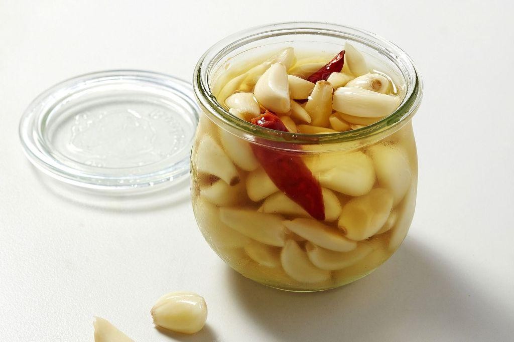 Spicy Pickled Garlic