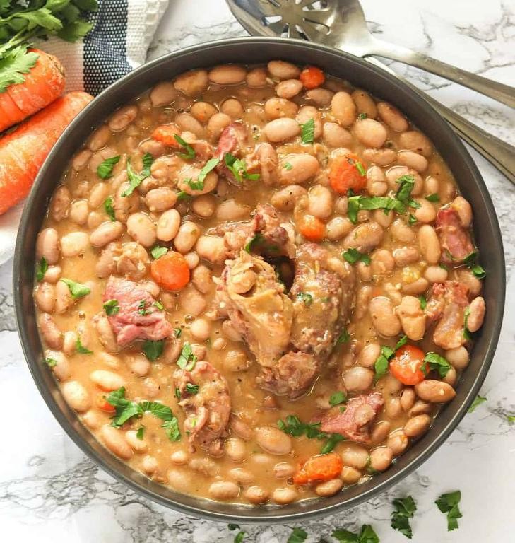 Spicy Pinto Beans and Ham Hocks Stew
