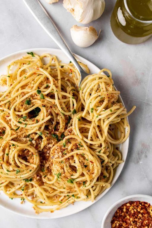 Spicy Spaghetti Aglio e Olio with Chili Flakes