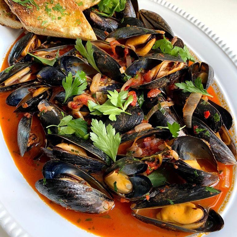 Spicy Tomato Basil Mussels