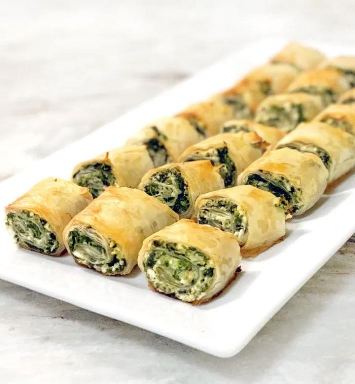 Spinach and Cheese Stuffed Phyllo Rolls