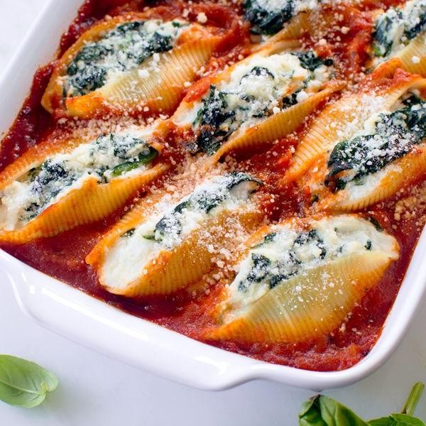 Spinach and Ricotta Stuffed Shells Casserole