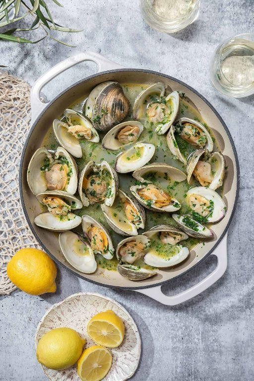 Steamed Clams with White Wine