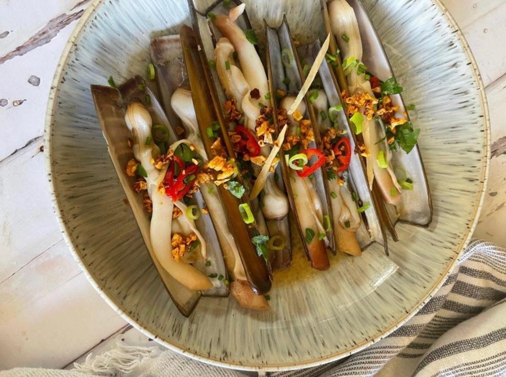 Steamed Razor Clams with Ginger and Scallions