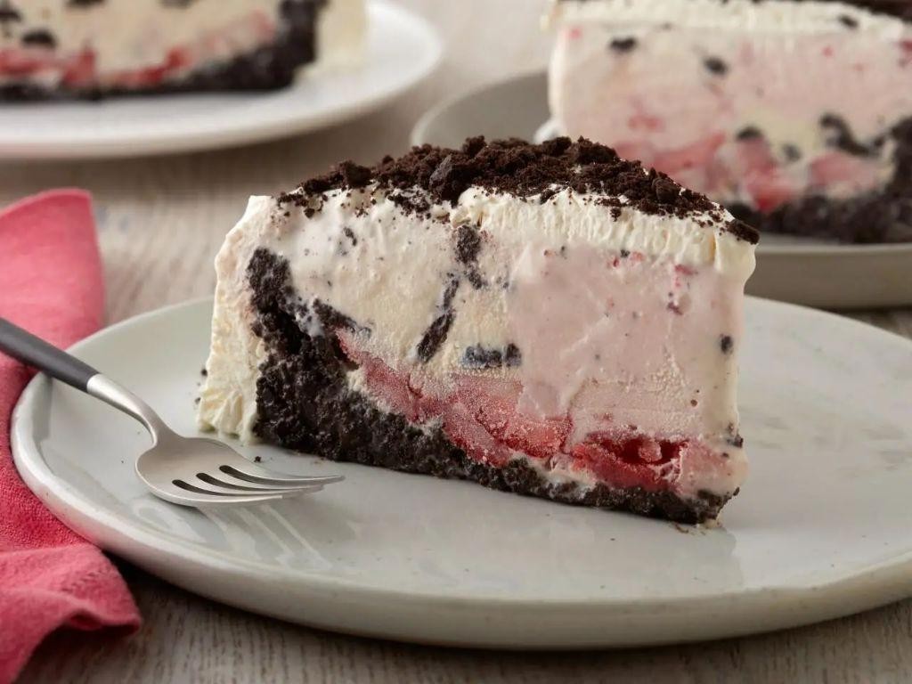 Strawberry Cookies and Cream Ice Cream Cake