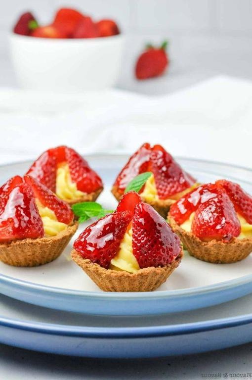 Strawberry Mini Graham Cracker Crust Tarts