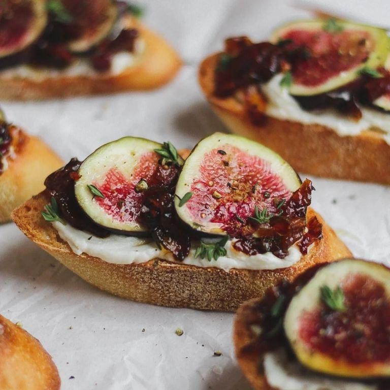 Sweet Dubliner Cheese and Fig Jam Crostini