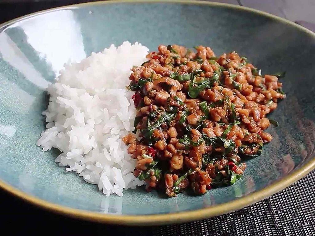 Thai Spicy Basil Chicken and Rice