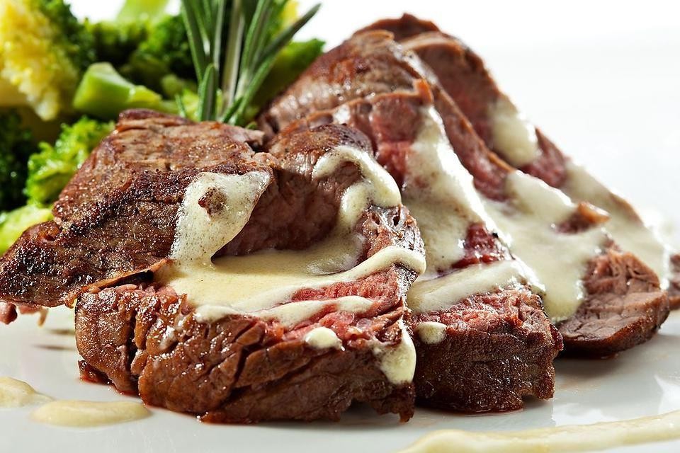 Thin Sirloin Steak with Creamy Horseradish Sauce