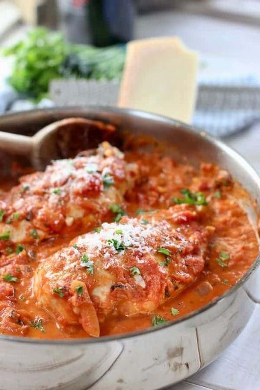 Thin Sliced Chicken Breast with Garlic Tomato Sauce