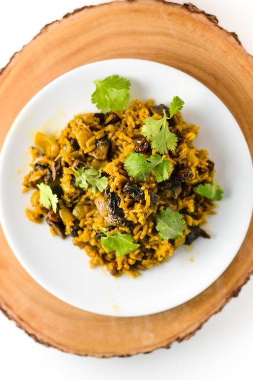Turmeric Rice with Mushrooms and Thyme