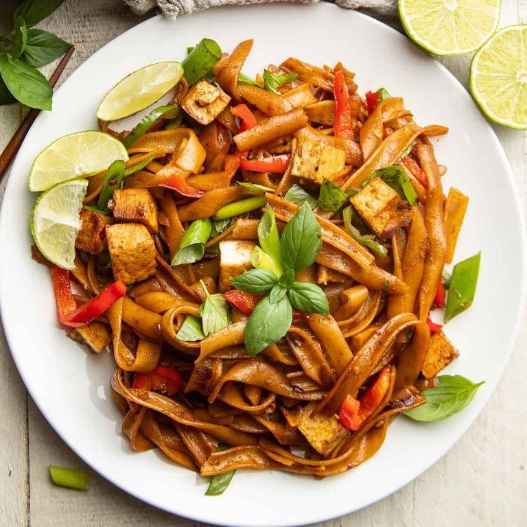 Vegetarian Drunken Noodles with Tofu