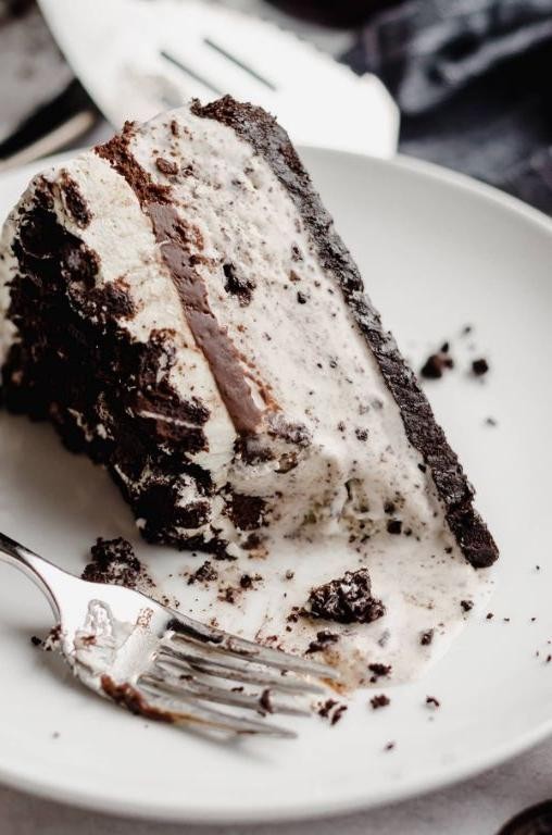White Chocolate Cookies and Cream Ice Cream Cake