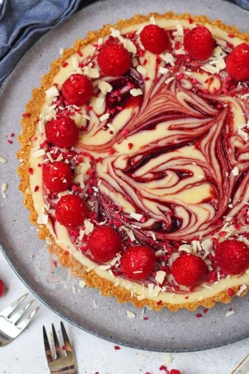 White Chocolate and Raspberry Christmas Pie