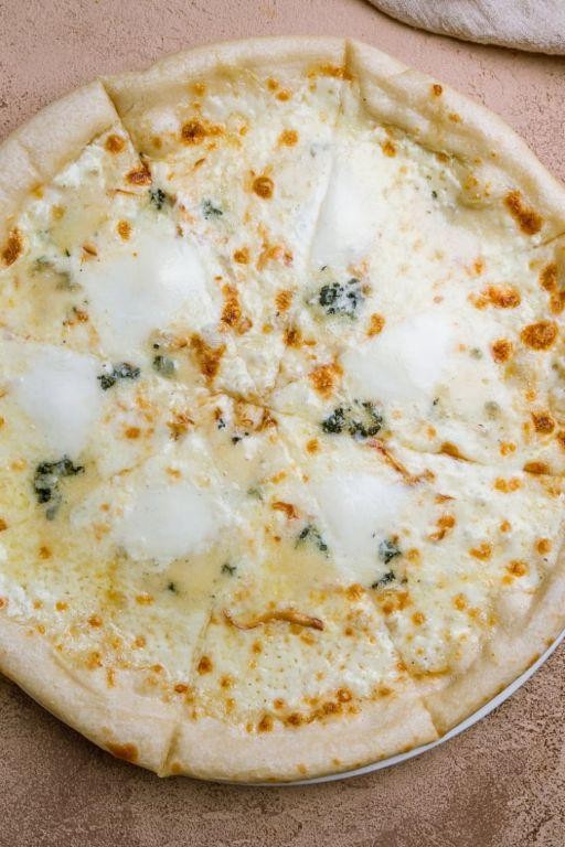 White Garlic Pizza