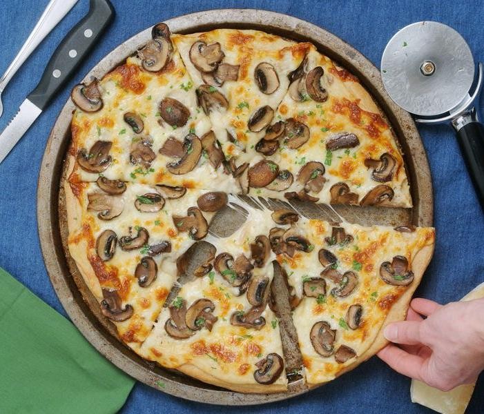 White Mushroom and Garlic Pizza