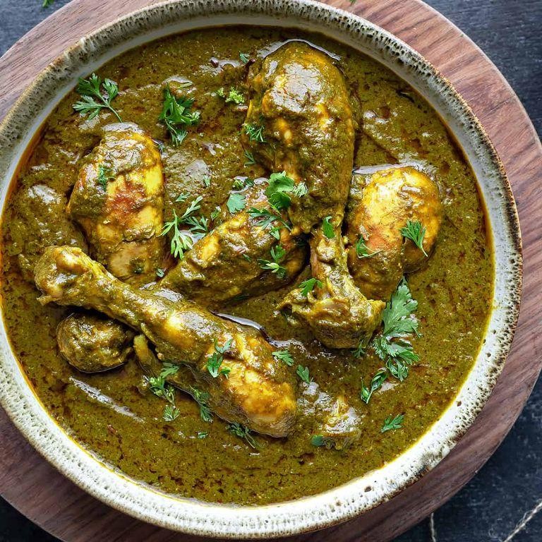 Whole Chicken Saagwala with Spinach
