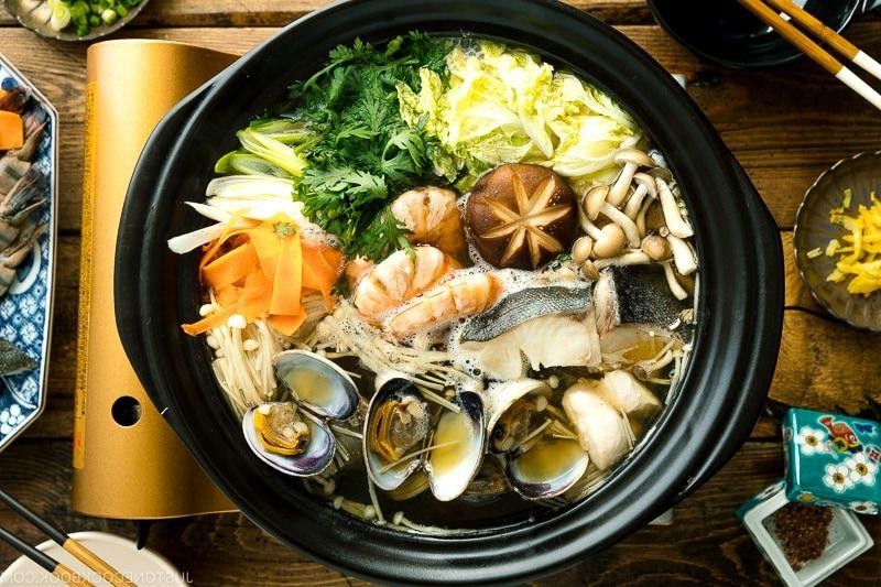 Yosenabe (Seafood and Vegetable Hot Pot)