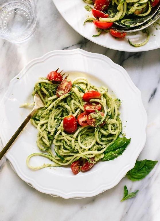 Zucchini Noodles with Pesto and Cherry Tomatoes