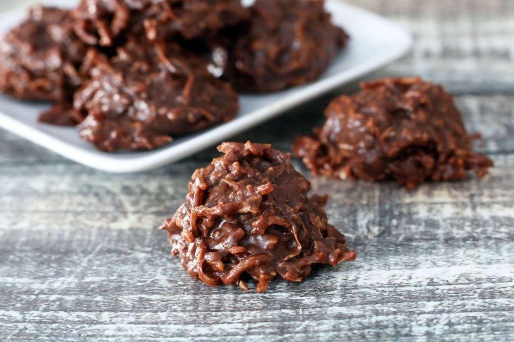 Chocolate Coconut Macaroons with Walnuts
