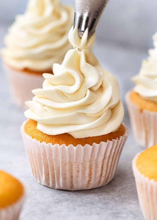 Fluffy Vanilla Buttercream Filling